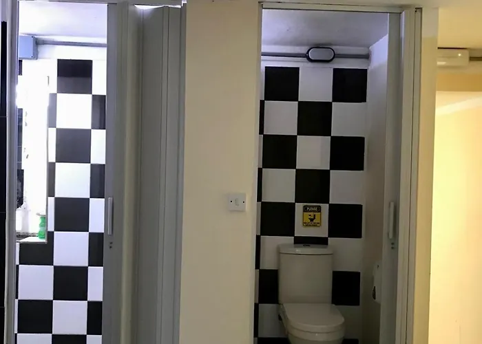 Private St Julians بيت شباب