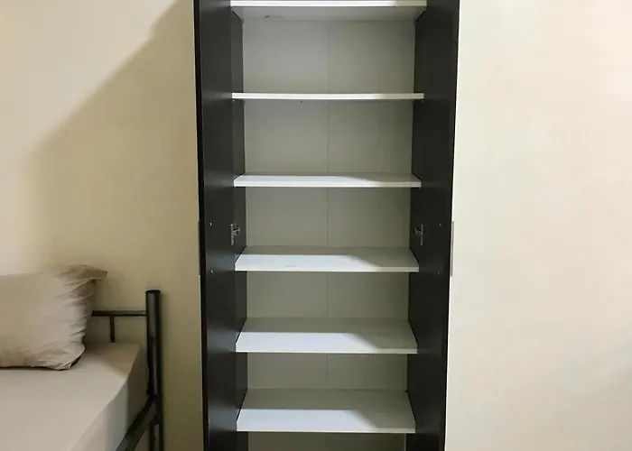 Private St Julians بيت شباب