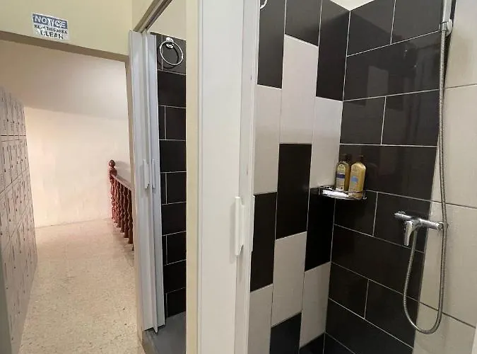 بيت شباب Private St Julians