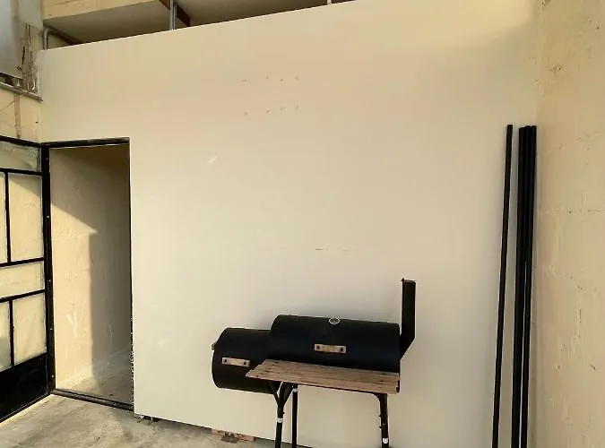 Private St Julians بيت شباب سانت جوليان