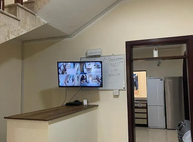 Private St Julians بيت شباب